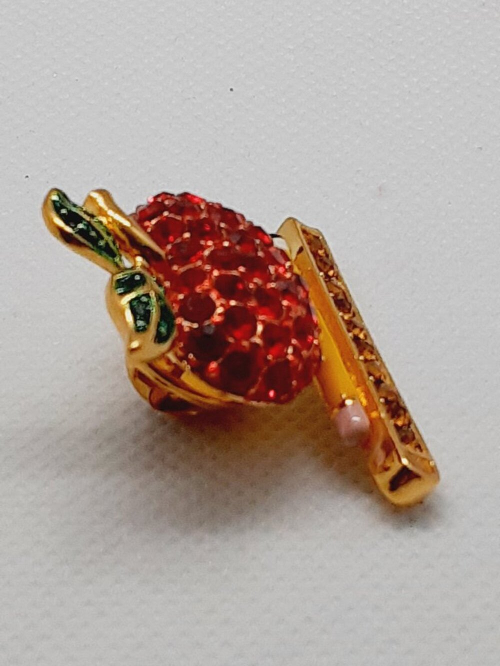 NEW Teacher's Apple Put 'Em Pin - Picture 8 of 9